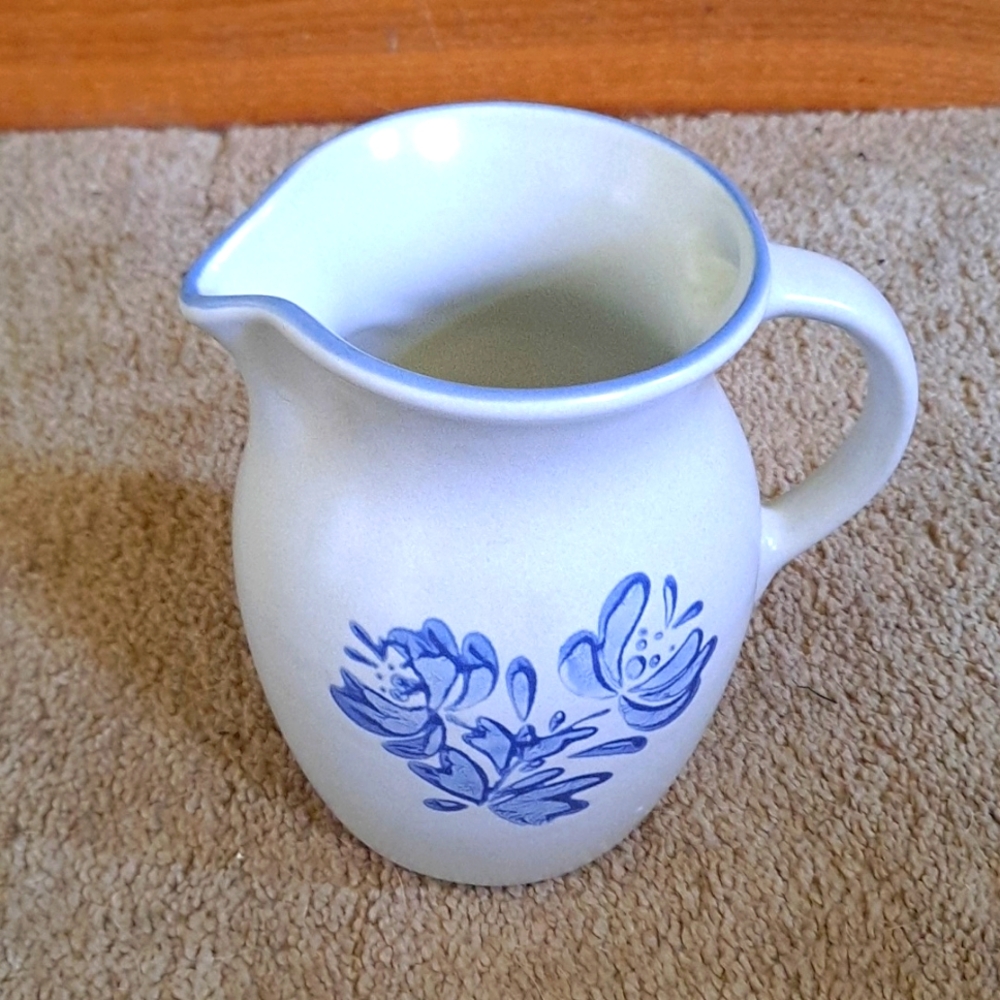 Water pitcher
